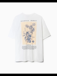 Λευκό βαμβακερό t-shirt με μπλε βοτανικό τύπωμα στην πλάτη για casual καλοκαιρινό στυλ