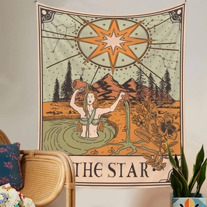 Dettaglio dell'arazzo dei tarocchi The Star con trama in poliestere appesa alla parete