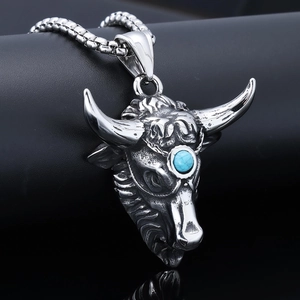Collier tête de taureau vintage avec pierre turquoise bleue et chaîne en acier