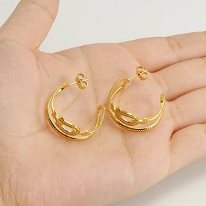 Boucles d'oreilles dorées en forme de C en acier inoxydable avec bordure perlée rétro