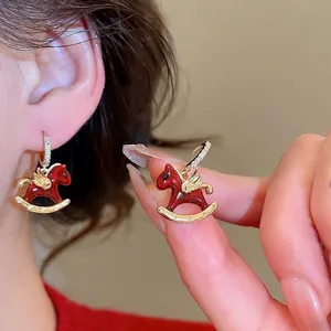 Boucles D'oreilles Créoles Cheval À Bascule Émail Rouge Cuivre Plaqué Or Zircon Aile Pégase Tige Acier Vintage Chic Bijoux Femmes