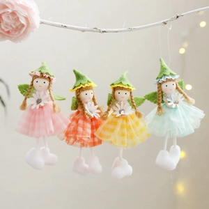 Pendenti fata dei fiori pasquali con cappelli a foglia e gonne in tulle a quadri decori