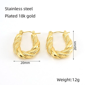 Detailed size specifications of 18k gold plated stainless steel U-shape twisted earrings