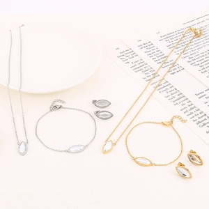 Parure de bijoux minimaliste en acier titane avec cristaux de zircone ovales dorés et argentés