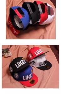 Détails de la boucle snapback et broderie Lucky sur les casquettes hip hop pour garçons