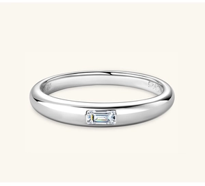 Macro shot of 925 silver ring featuring an emerald-cut centerpiece and S925 hallmark