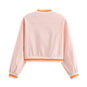 Vue arrière d'un blouson teddy court rose avec des bords-côtes rayés orange et blanc