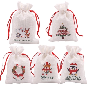 Lot de 5 sacs cadeaux de Noël en lin blanc avec motifs de renne et Père Noël et cordon rouge