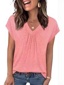 Rosa Damen T-Shirt mit V-Ausschnitt, Falten und weichem Melange-Stoff in Vorderansicht