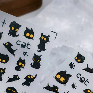 Simpatici adesivi per unghie con gatti neri, occhi gialli e motivi a cartoni animati