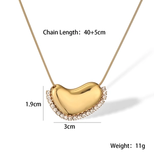 Detail of 18K gold heart pendant with crystal inlay and technical size specifications