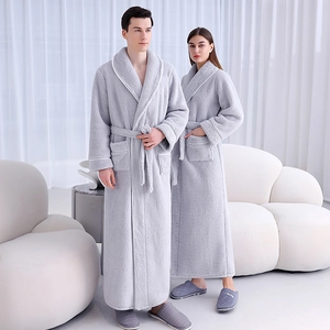 Peignoir de bain épais en peluche grise pour couple avec col châle et poches