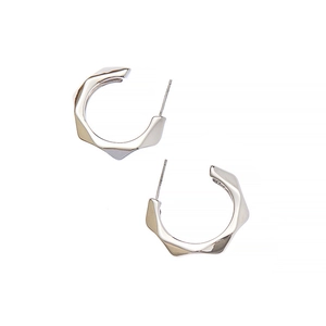 Detail of irregular hexagonal C-shape silver earrings with S925 engraved hallmark