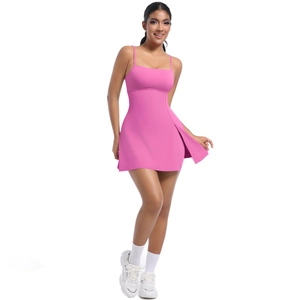 Detailed side slit on pink athletic dress made of high-elastic quick-dry fabric