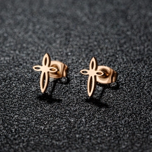 Boucles d'oreilles clous en acier inoxydable or rose avec motif croix géométrique