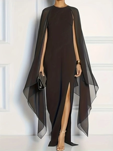 Robe de soirée élégante grande taille noire avec cape en mousseline et fente