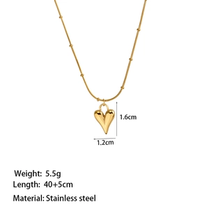 Macro shot showing dimensions and weight of the gold heart pearl pendant necklace