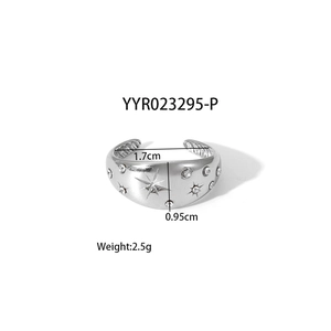 Detailed size chart showing 0.95cm width and 1.7cm diameter of the silver star ring