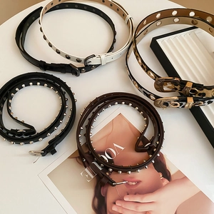 Ceintures en cuir avec imprimé léopard, clous métalliques et boucles dorées vintage