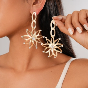 Hollow Flower Drop Earrings Alloy Rhinestone Dangle Jewelry With Steel Earring Post Bohemian Elegant Exaggerated Women