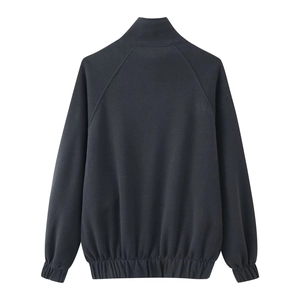 Rückansicht eines hochwertigen dunkelgrauen Zipp-Sweatshirts mit Stehkragen und Rippbündchen