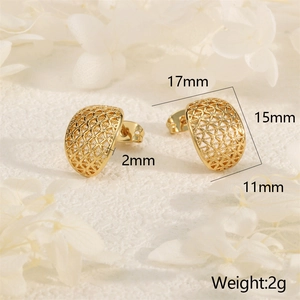 Detailed macro of 18K gold mesh half-circle stud earrings with size measurements