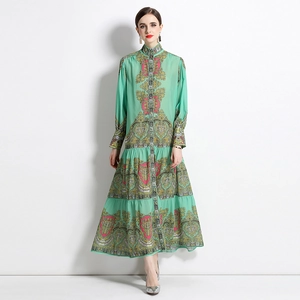 Robe longue à manches longues vert menthe avec imprimé cachemire et col officier