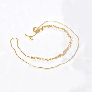 Collier double couche en acier titane doré avec chaîne serpent et fermoir à bascule