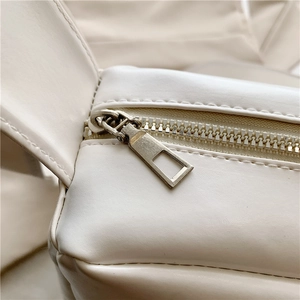 White soft leather tote bag featuring a high-quality silver metal zipper and precise stitching