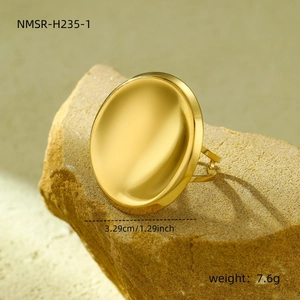 Detailed view of gold geometric round ring with size 3.29cm and weight 7.6g metrics