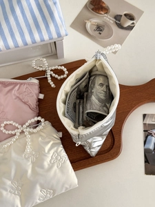 Mini bow-embossed coin purses in silver, pink and white with pearl zipper charms