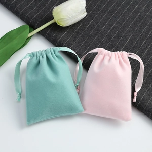 Velvet drawstring jewelry pouches in mint and pink colors with elegant tulip decor