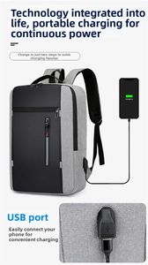 Detail van de grijze zakelijke rugzak met USB-poort en geïntegreerde oplaadkabel