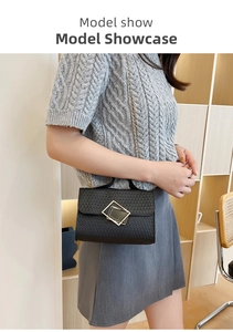 Detalle de bolso bandolera de cuero negro texturizado con cierre dorado y cadena