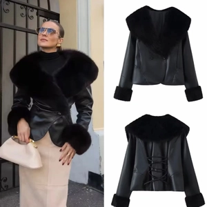 Veste En Similicuir Femme Grand Col En Fausse Fourrure Poignets Laçage Dos Double Boutonnage Coupe Ajustée Blouson Motard PU