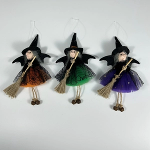 Τρεις κούκλες μάγισσας Halloween σε πορτοκαλί, πράσινο και μοβ με φούστες από τούλι