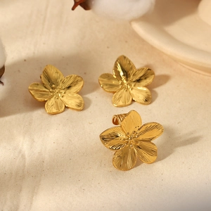 Französische Vintage 18k vergoldete Blumen-Ohrringe mit gebürsteter Metallstruktur