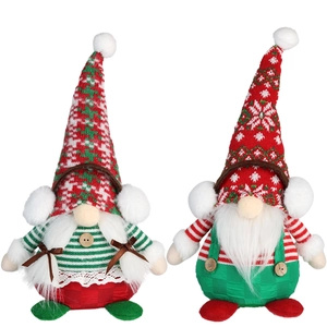 Set di gnomi natalizi della foresta con cappelli a maglia e barbe per decorazioni