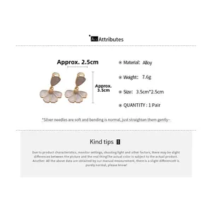Vue détaillée des boucles d'oreilles pétales avec dimensions et spécifications du matériau