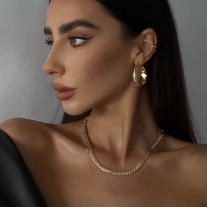 Parure de bijoux minimaliste en acier inoxydable doré 18 carats avec collier et boucles
