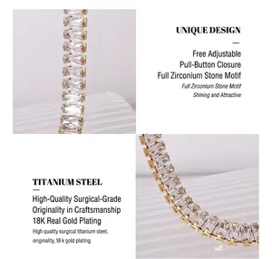 Dettaglio macro del bracciale placcato oro 18K con zirconi e chiusura regolabile