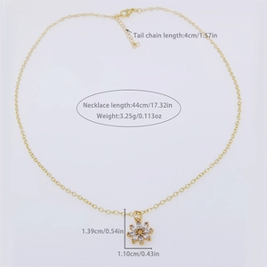 Collier doré avec pendentif fleur en zircone blanche et dimensions du bijou