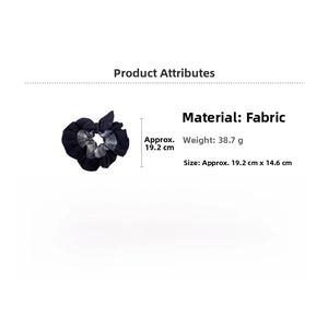 Detail view of navy and plaid fabric scrunchie with size 19.2x14.6cm and 38.7g weight