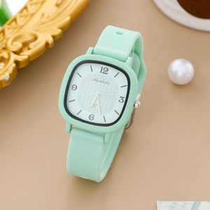 Orologio al quarzo quadrato vintage da donna verde menta con cinturino in morbido silicone