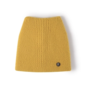 Bonnet en maille jaune moutarde à oreilles de chat avec pompon doux et logo lettre R