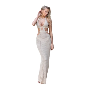 Robe de plage longue en crochet dos nu blanc crème avec découpes et coupe sirène