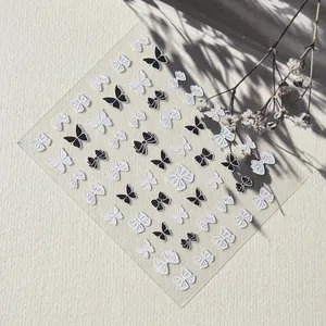 Adesivi per nail art 3D goffrati to 395 con motivi di farfalle e fiocchi bianchi e neri
