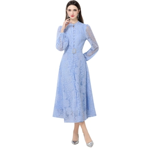 Abito lungo vintage in pizzo azzurro con colletto alla coreana, maniche a lanterna e cintura