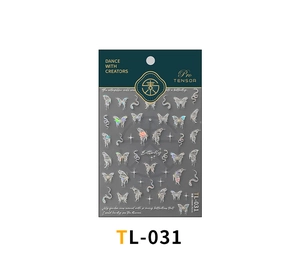 Détail d'autocollants 5D pour ongles motif papillon et serpent avec effet holographique