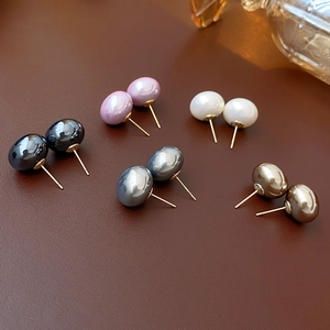 Flat high-luster pearl stud earrings in navy, purple, white, grey and bronze colors